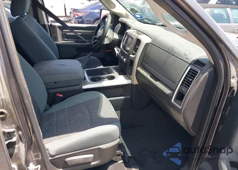 2017 Ram 1500 Slt 4X2 6'4 Box из США, поврежденный, VIN 1C6RR6GG4HS682665